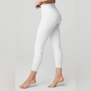 Alo Yoga 7/8 High-Waist Airbrush Legging in White - XS